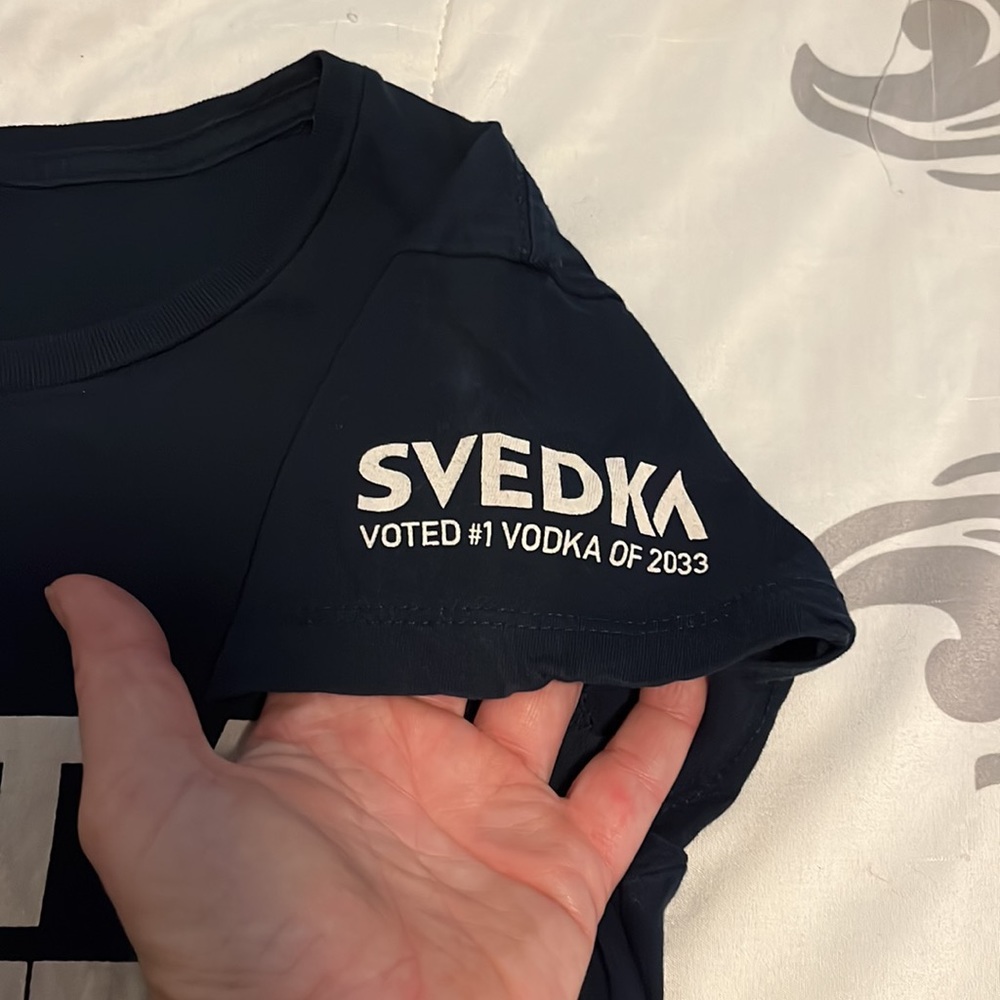 Tee ❤️ - Picture 2 of 2